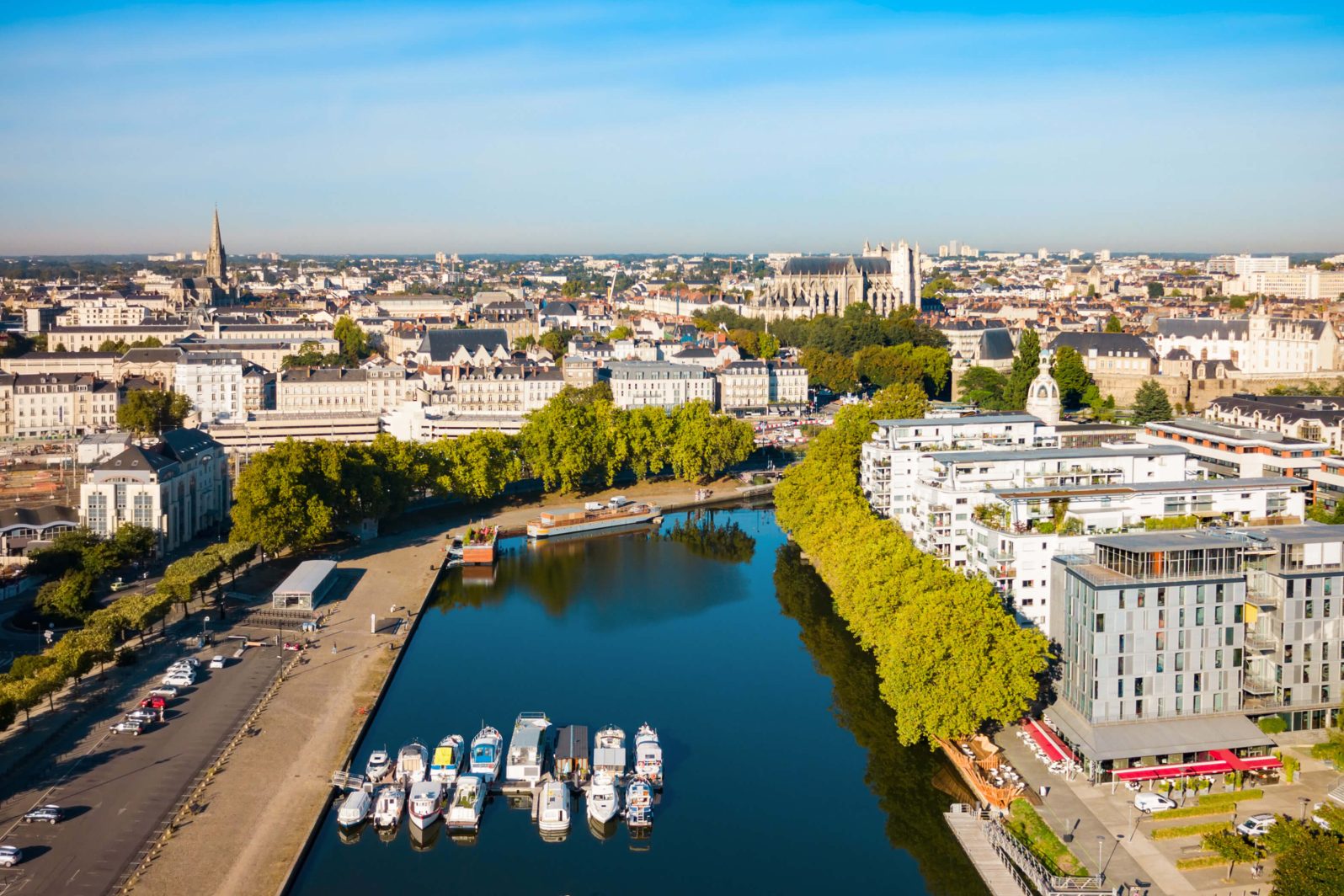 Vue aérienne des quais de Nantes, pour la page Spiriit - agence Shopify à Nantes